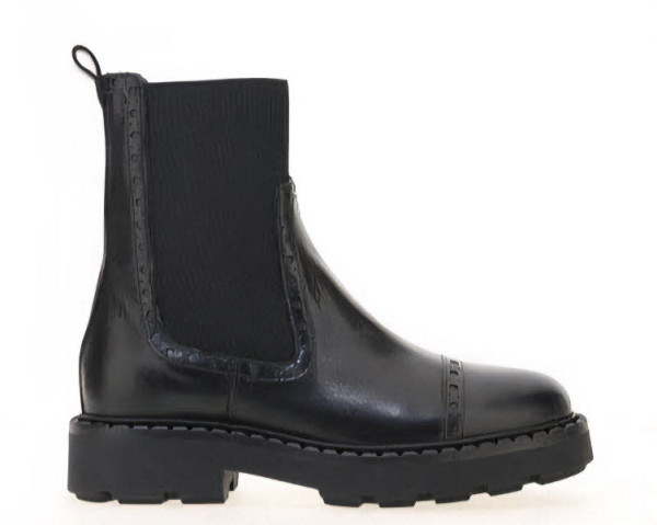 MJUS Chelsea Schwarz